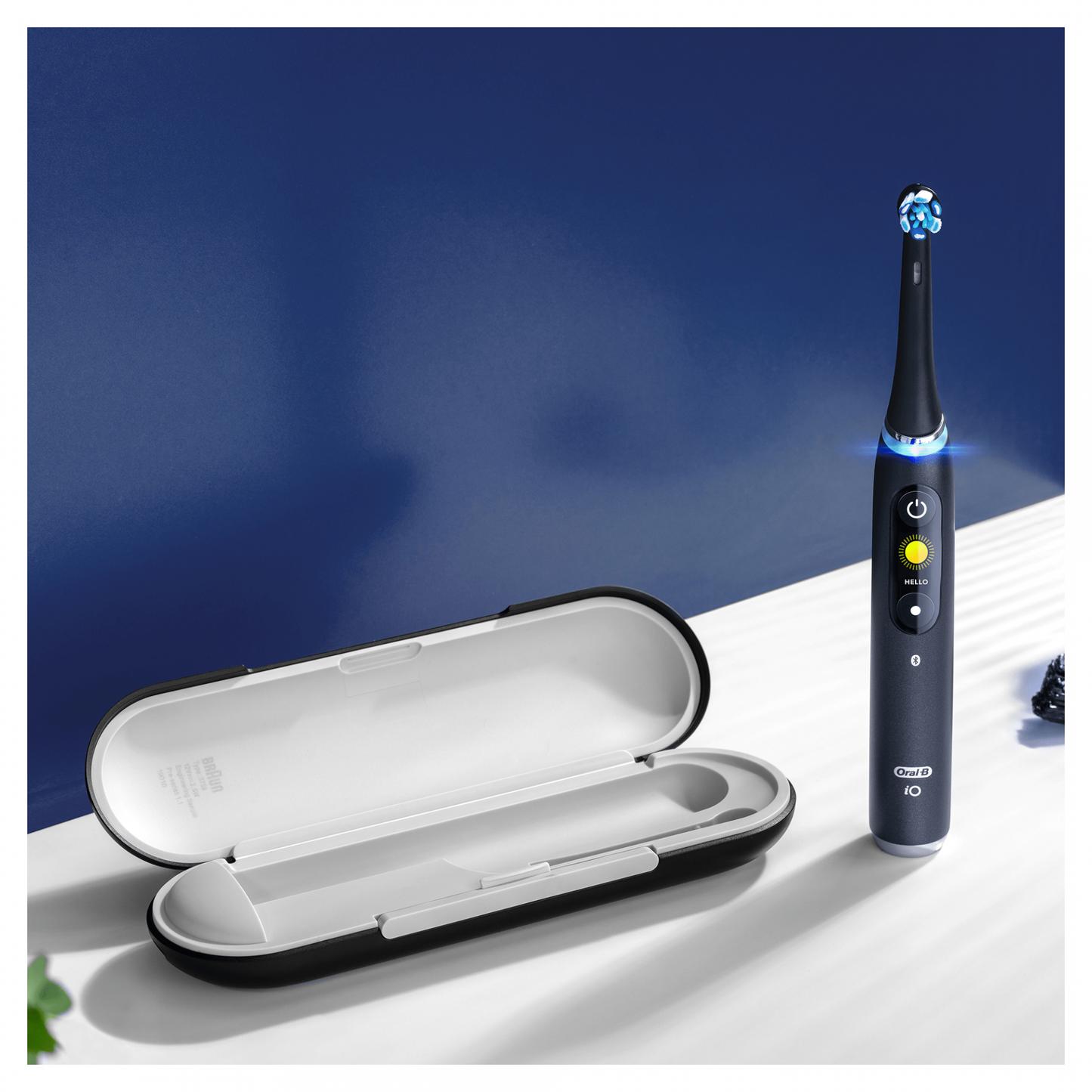 Oral-B iO 9S Electric Toothbrush Black, 2 Heads, 1 Travel Case + Oral-B Pro-Expert Advanced Extra Whitening Toothpaste (24 Hour Prevention)